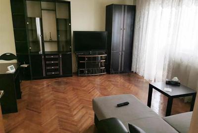 Apartament cu 3 camere decomandat, mobilat în Telegrafului
