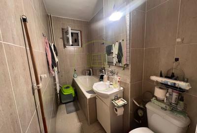 Apartament 3 camere, semidecomandat, cartier Craiovita Nouă, zona Orizont - 9