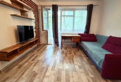 Apartament cu 2 camere semidecomandat, mobilat în Podu Roș