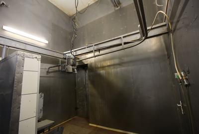 Abator complet functional cu grajduri pentru animale in Bod Colonie - 5