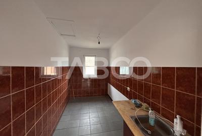 Casa individuala de vanzare  cu 3 camere  1020 mp teren in Hamba - 10