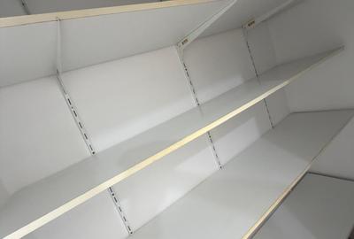 3 camere mobilat utilat etaj 3/4,metrou 1 decembrie la 5 minute - 12