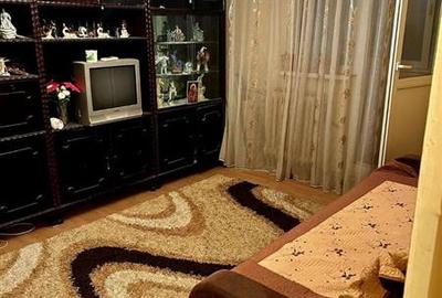 Apartament cu 3 camere semidecomandat în Pantelimon