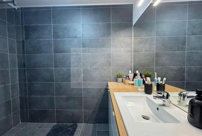 Vânzare  3 camere Grigorescu- -etaj 5/10-2 băi- parcare subter- terasa - 18