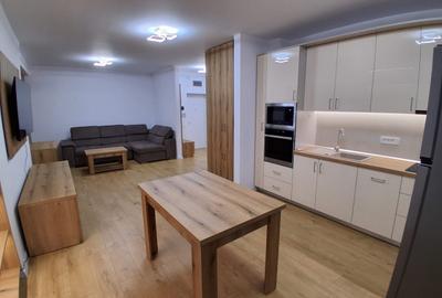 Apartament cu 2 camere semidecomandat, mobilat în Central