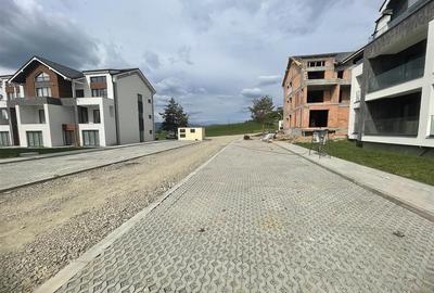 Apartament cu 2 camere semidecomandat în Cristian