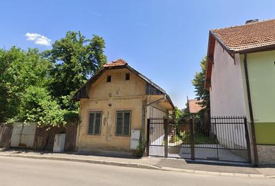Vanzare locatie cu potential, casa si curte, zona Onix. - 1