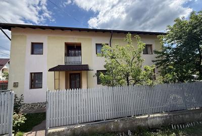Vila construită in 2010 - P+1+pod - S=236 mp și curte 238 mp Campina! - 2