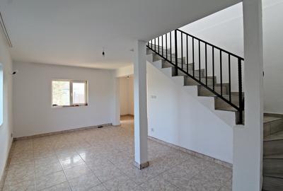 Vila P + M cu deschidere dubla, la DN si strada secundara - 4