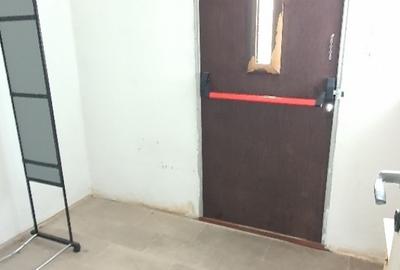Închiriez hala pentru producție sau depozitare , suprafață 150 mp - 8