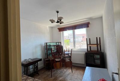 Apartament decomandat, 3 camere, 2 balcoane, gaz, an 1972, 120.000 euro - 7