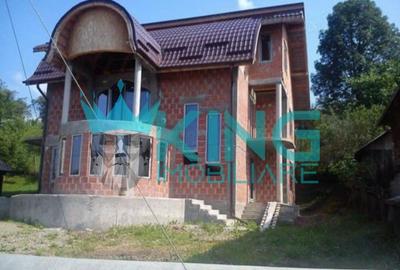 Casa de vanzare in rosu Parter+etaj+mansarda Valea Izei din Maramures - 3