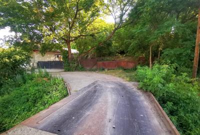 Central . 1200 mp la 1,4 km din Podu de Fier , toate utilitatile 191 EURO / MP - 4