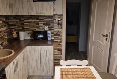 Apartament 3 camere decomandat Năvodari, 64 mp, centrală proprie, AC, etaj 2 - 4