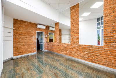 Spațiu comercial, de 54.60 mp, în Central