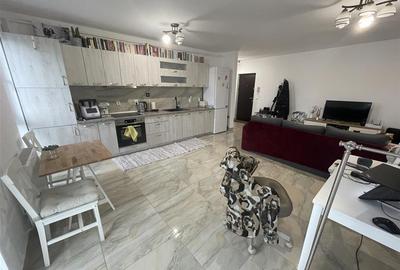 Apartament cu 2 camere semidecomandat, mobilat în Central