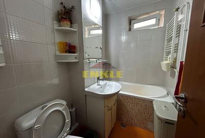 De inchiriat apartament cu 3 camere, zona Bulevard - 9