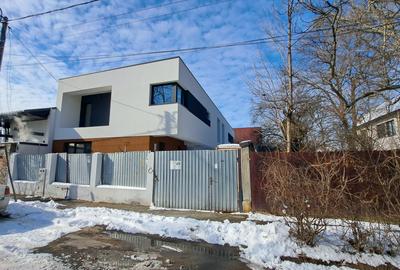 Casă cu 5 camere în Bucureștii Noi