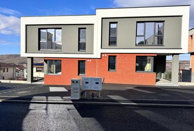 Duplex cu 5 camere în Florești