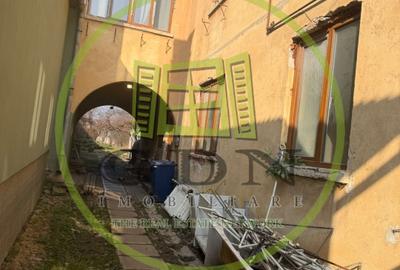 Casa 7 camere,  2 apartamente, 300 mp utili, 1248 mp teren, Cristian, Sibiu - 1