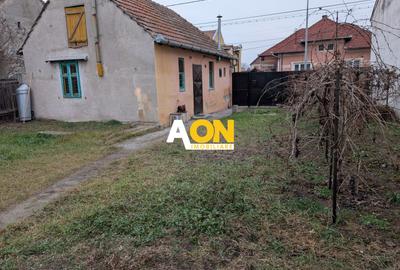 Casă individuală cu 2 camere în Central