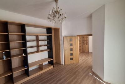 Apartament cu 2 camere semidecomandat în Centrul Istoric