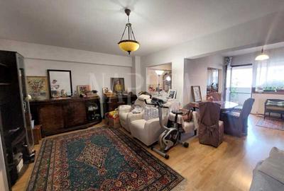 Apartament cu 3 camere semidecomandat în Mărăști