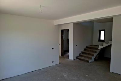 Casă / vilă Mărăcineni / Argeș , finisaje moderne ! - 13