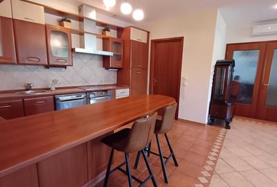 Apartament cu 4 camere decomandat, mobilat în Batistei