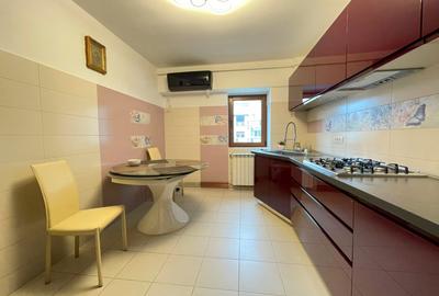Apartament 3 camere decomandat-80 mp-Podu Ros-bloc 1994 - 2