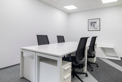 Acces all-inclusive la spațiu de birou  pentru 2 în Regus Central Business Plaza - 2