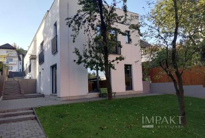 Dau in chirie cladire de 500 mp, superfinisat, teren 600 mp,str Meteor - 1