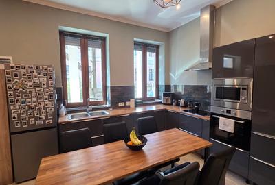 Apartament cu 3 camere decomandat, mobilat în Central