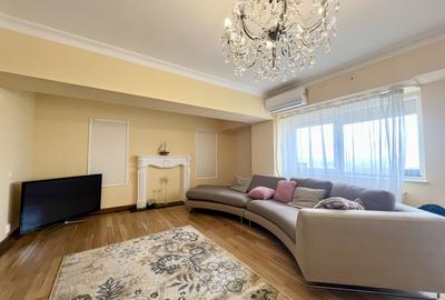 Apartament cu 3 camere decomandat în Domenii