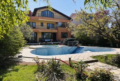 Casă individuală cu 10 camere în Roșu