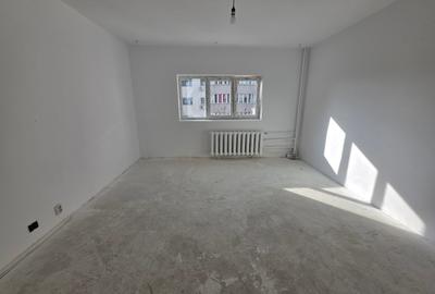 Calea Vitan, vav mall Vitan, bloc 1987, stradal, bloc reabilitat - 1