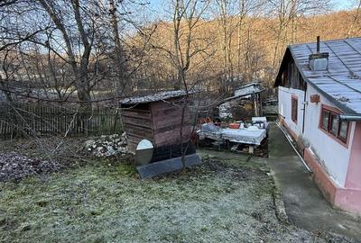 Casa demolabila  și teren 800mp cu toate utilitățile deschidere 26,5mp - 38
