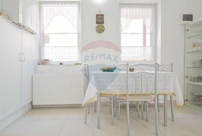 Vilă individuală, curte și garsonieră separată, Schei - 5