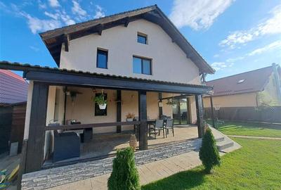 Casă individuală cu 6 camere în Tărlungeni