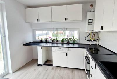 Penthouse cu 3 camere decomandat, mobilat în Buziașului