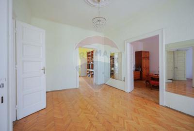 De vanzare apartament cu 4 camere,in zona Ultracentral - 2
