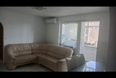 Vând apartament pe str. Libertatii nr 8 (trecere pietoni spre piață) - 2