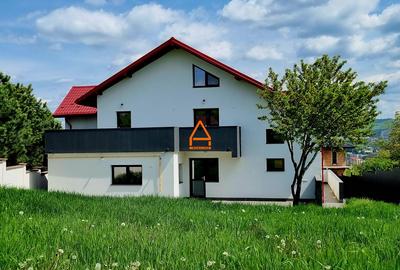 Casa / Vila -  D+P+E  - 320 mp , 800 mp teren - str Fermei , Bucium - 1