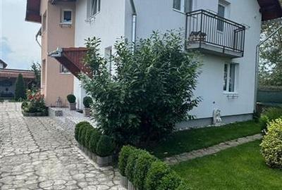 Vila cu 5 camere 3 bai si 400 teren in Sibiu - 1