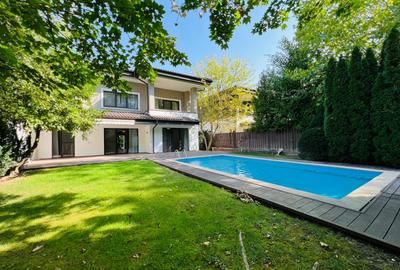 Oxford gardens vila cu 7 dormitoare, piscina si vedere la padure