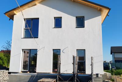 Vanzare - vila Sabareni - 1