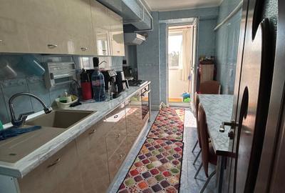 Apartament cu 4 camere decomandat în Micro 39