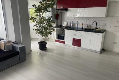 Apartament 3 camere , zona centrala Inspectoratul Scolar,  et 4 4, decomandat , - 3