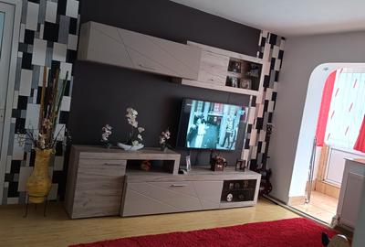 Apartament cu 2 camere semidecomandat, mobilat în Tomis Nord