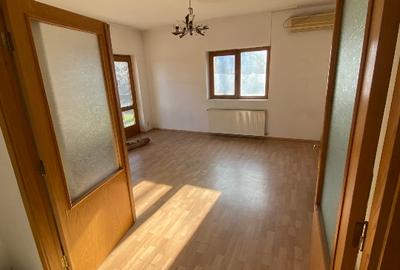 Vila cu 3 apartamente  la parter,etaj  si mansarda - 7